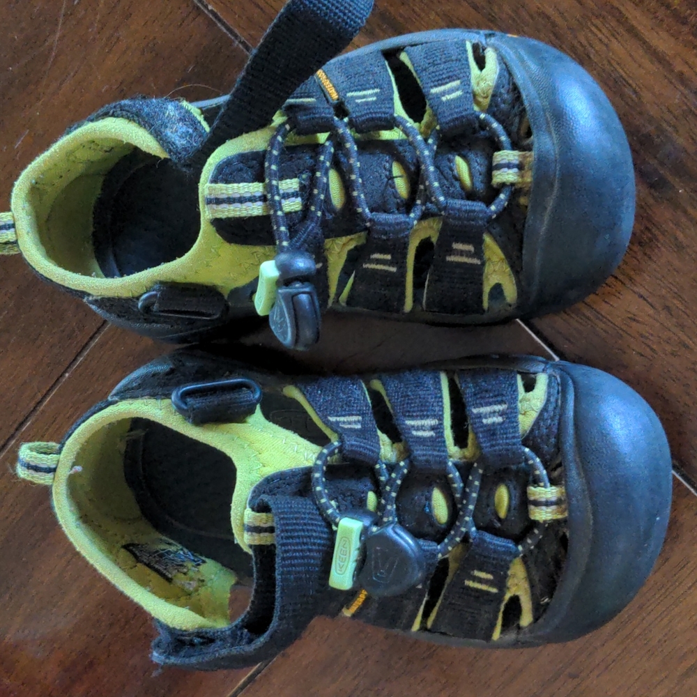 Kids keen sandals